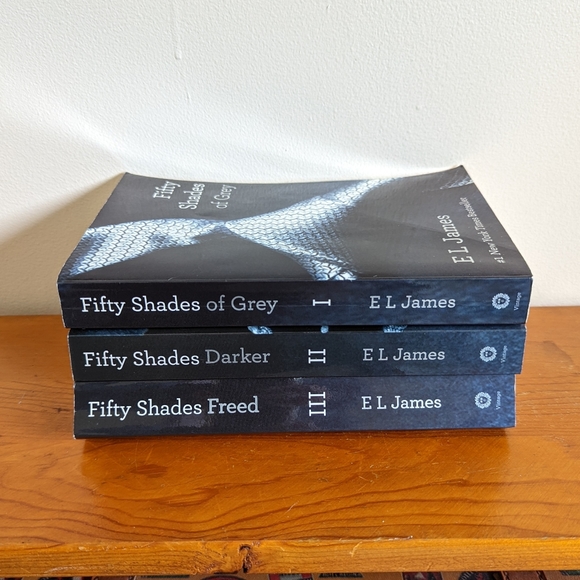 Fifty Shades Of Grey Darker & Freed Bundle Lot Set of Paperback Books Great Cond - Picture 2 of 3